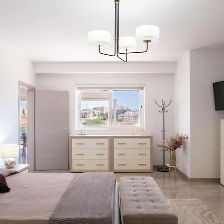 Sunny Country Views Penthouse Close To Gnejna Bay