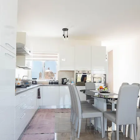 Sunny Country Views Penthouse Close To Gnejna Bay