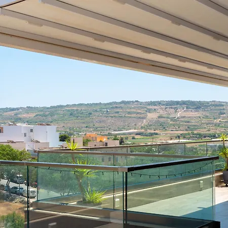 Sunny Country Views Penthouse Close To Gnejna Bay Apartment *