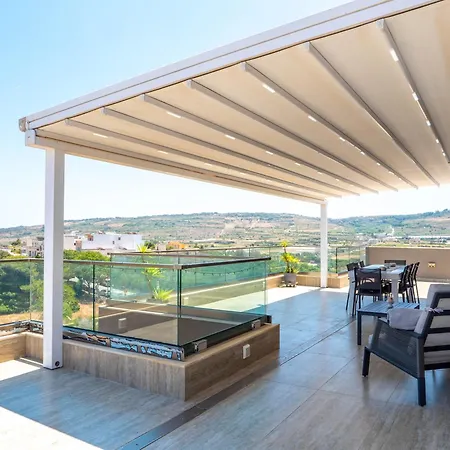 Sunny Country Views Penthouse Close To Gnejna Bay *