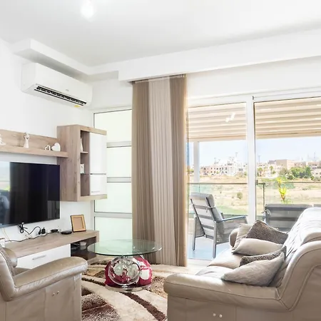 Sunny Country Views Penthouse Close To Gnejna Bay Apartment *