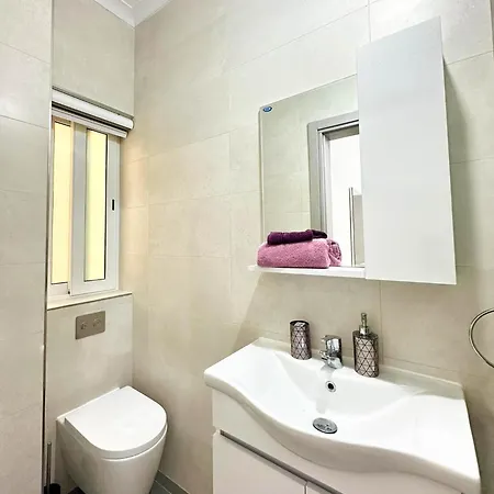 Sunny Country Views Penthouse Close To Gnejna Bay Apartment