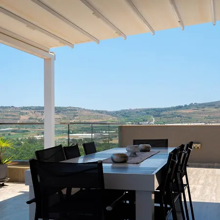 Sunny Country Views Penthouse Close To Gnejna Bay